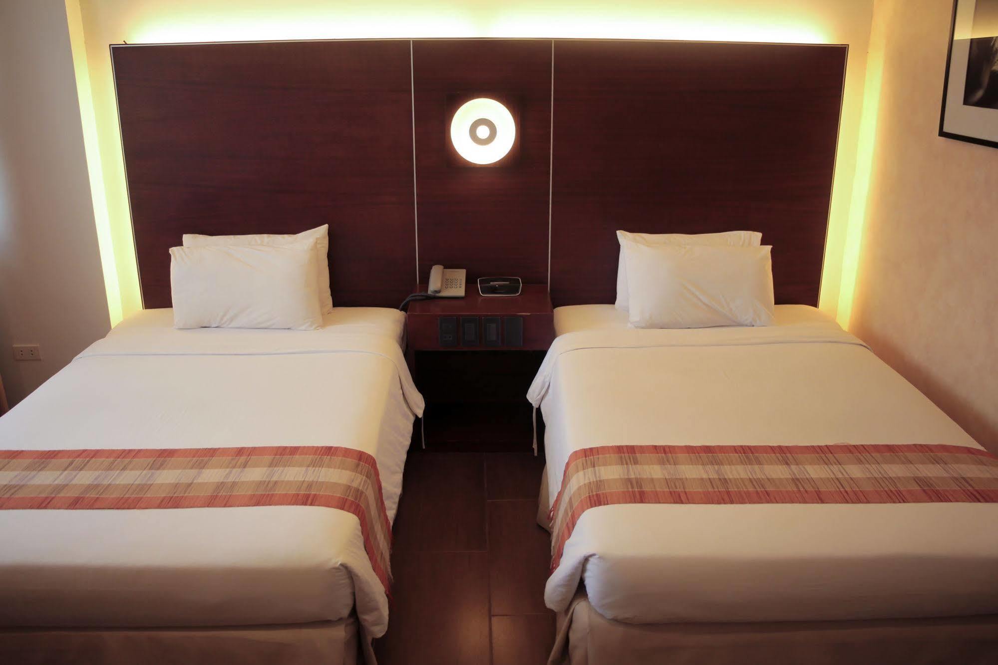 Casablanca Suites Legazpi Exterior foto